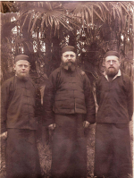 In der Mitte: Alois Baumeister 